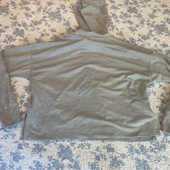 Nike Yoga Pilates Dri-Fit Light Heather Gray Hooded Cropped Pullover Size Small - Picture 9 of 9